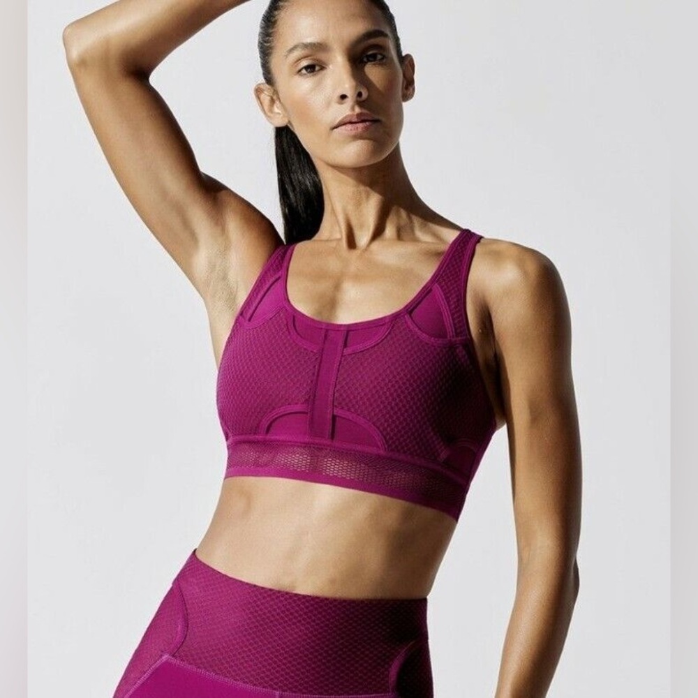 NWOT! NIKE Women’s SWOOSH ULTRA BREATHE MEDIUM SUPPORT SPORTS MESH BRA FUCHSIA - Picture 2 of 12